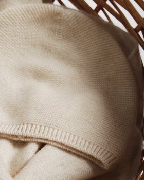 Cappellino links Puro Cashmere