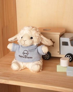 Woolly Azzurro – Il peluche mascotte del Maglificio di Verona